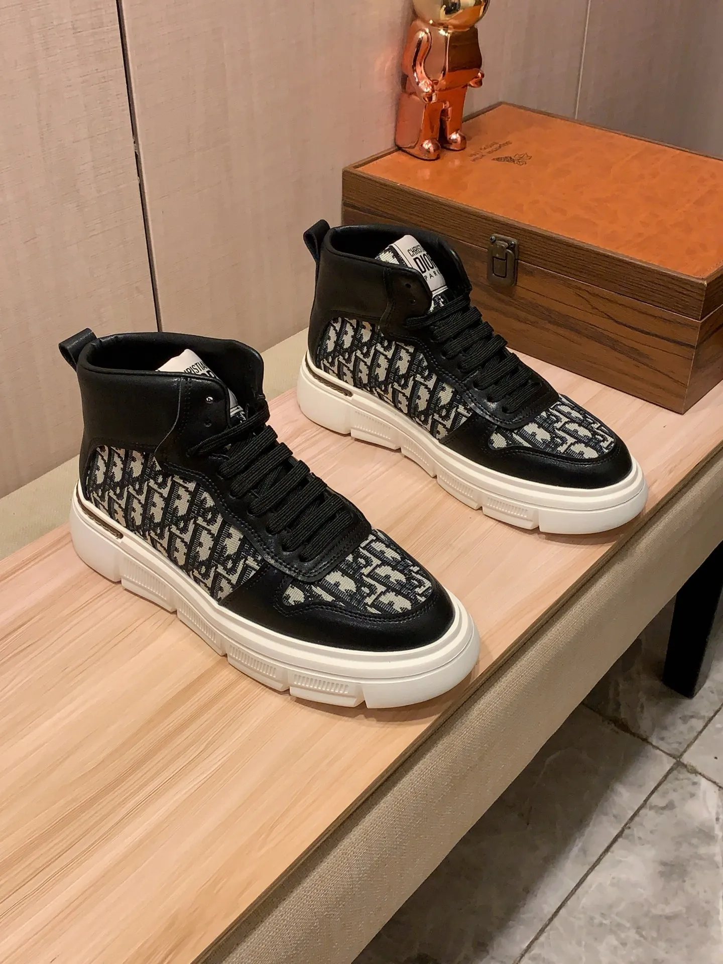High-top men's shoes 💰442💰💰🎩🎩[Lightning][Lightning] "Dior DDIOR*" The latest and most popular casual shoes, top brand [Seduce] luxury~purchase, top-quality~. [Strong] The upper is made of imported breathable cowhide with material ➕ breathable sheepskin feet (•) and fine workmanship. The original stylish and stylish soft rubber wear-resistant and non-slip outsole is light and comfortable on the feet. The real thing looks better when photographed. 122: code: 38-44, 2️⃣ colors selected